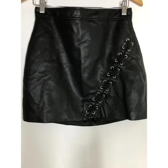 Blank NYC Spend The Night Skirt Mini Faux Leather Black 29 - Picture 5 of 14